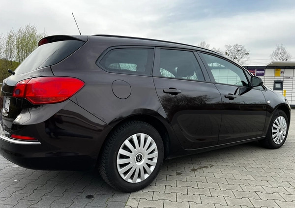 Opel Astra cena 35990 przebieg: 105500, rok produkcji 2015 z Szczecin małe 631